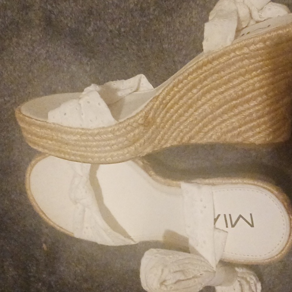 Wedge wrap around sandles